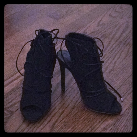 Black bootie heels - Picture 1 of 3